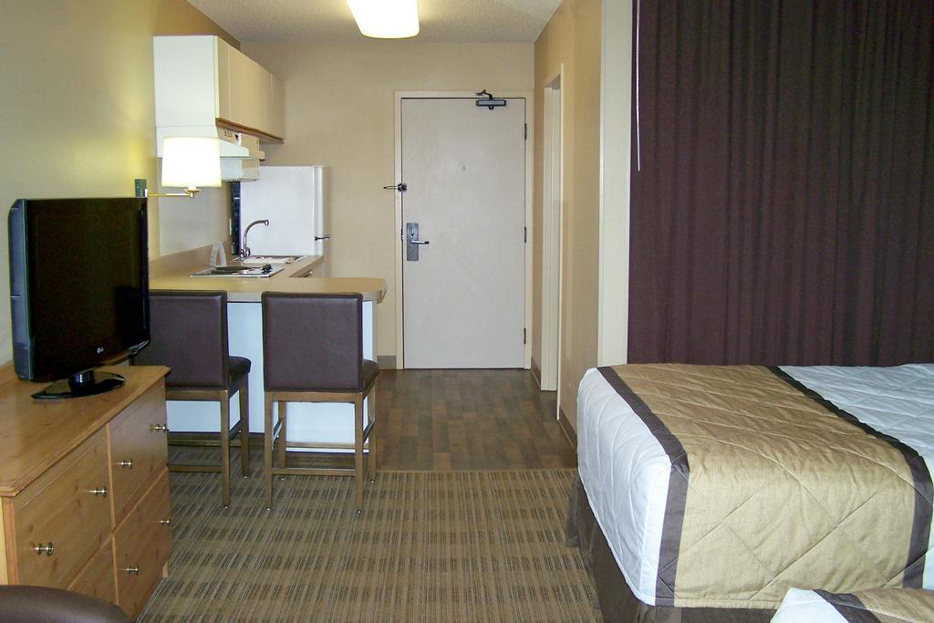 Extended Stay America Suites - Auburn Hills - University Drive Bagian luar foto